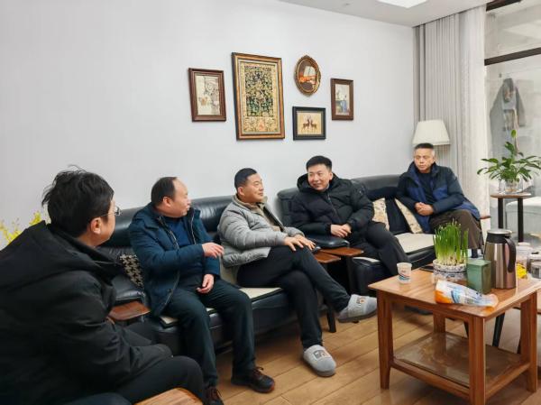 市医保局领导走访慰问退休干部