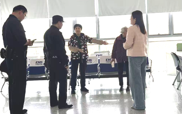 医保窗口暖心服务显担当 悉心帮扶迷路老人暖人心